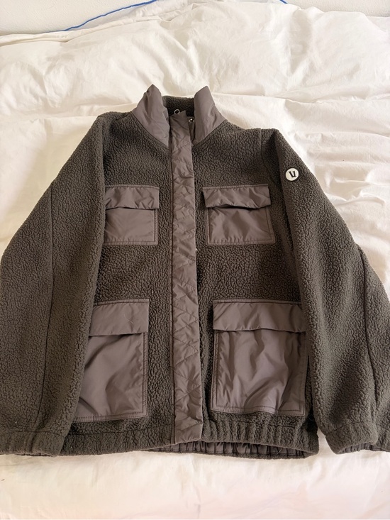 Vuori Jackets & Blazers - Vuori Women’s  Lightweight Sherpa Jacket in Dark Gray